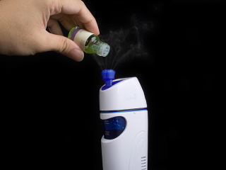 Illustration for article titled USB Mini-Cool Aroma/Humidifier Brings Moist and Smelly Coolness
